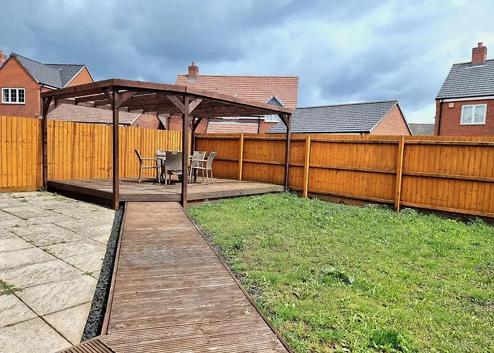 Detached House With Free Parking Long Stay Discounts