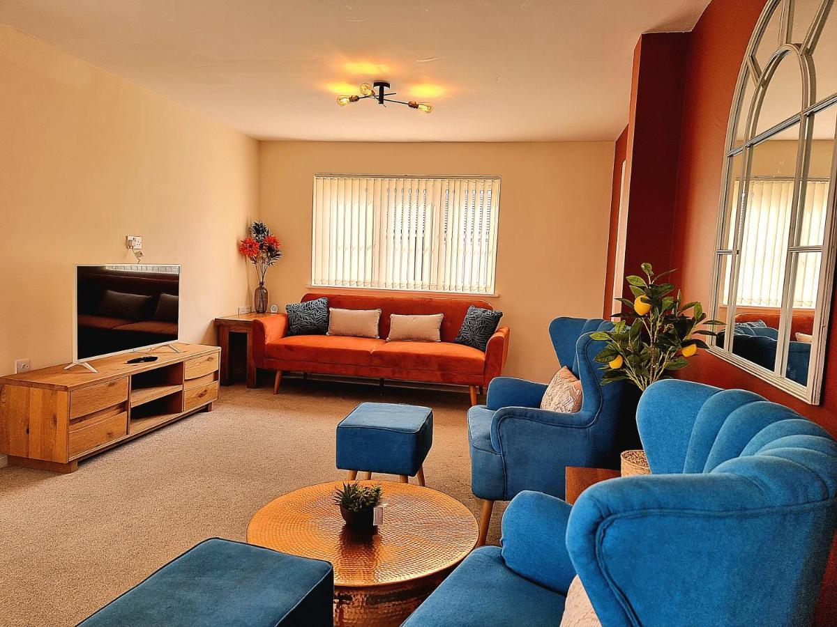 Detached House With Free Parking Long Discounts Holiday home Thurcaston